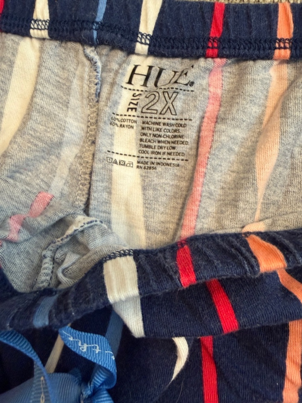 Hue Capri pants and shirt pajama set. Womens size 2x. - Picture 4 of 5